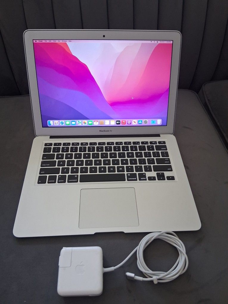 MacBook Air (13-inch, 2017) Excellent Apple Laptop For School, Work & Business!!!!