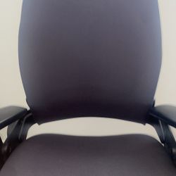 Leap V2 Ergonomic Office Chair – Excellent Condition