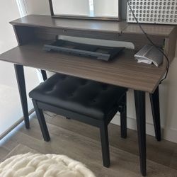 Piano/Keyboard & Bench  (Gator Frameworks Élite 61 Key)