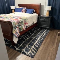 Queen Sleigh Bed 
