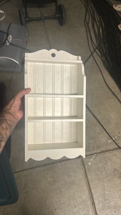 White Wood Wall Shelf with Scalloped Edges