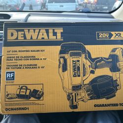 Dewalt 20v Roofing Nail Gun Kit NEW