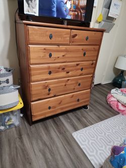 5 drawer Dresser