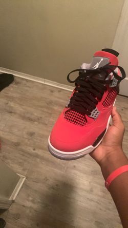 Jorden /Red Retros 4s /size 10/
