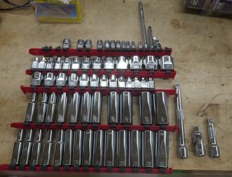 MILWAUKEE ASSORTED DEEP WELL AND REGULAR SOCKETS METRIC AND STANDARD 68 PIECES. USED. TESTED IN A GOOD WORKING ORDER.