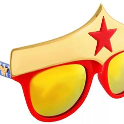 New! Wonder Woman DC Comics Sun-Stache Sunglasses.   Bring our your inner hero with these Wonder Woman Star Sun-Staches! 