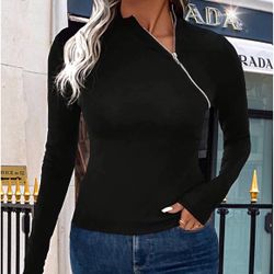 NWT, Lavishly Paris Women’s Black ZigZag Zipper Mock Neck Tee.