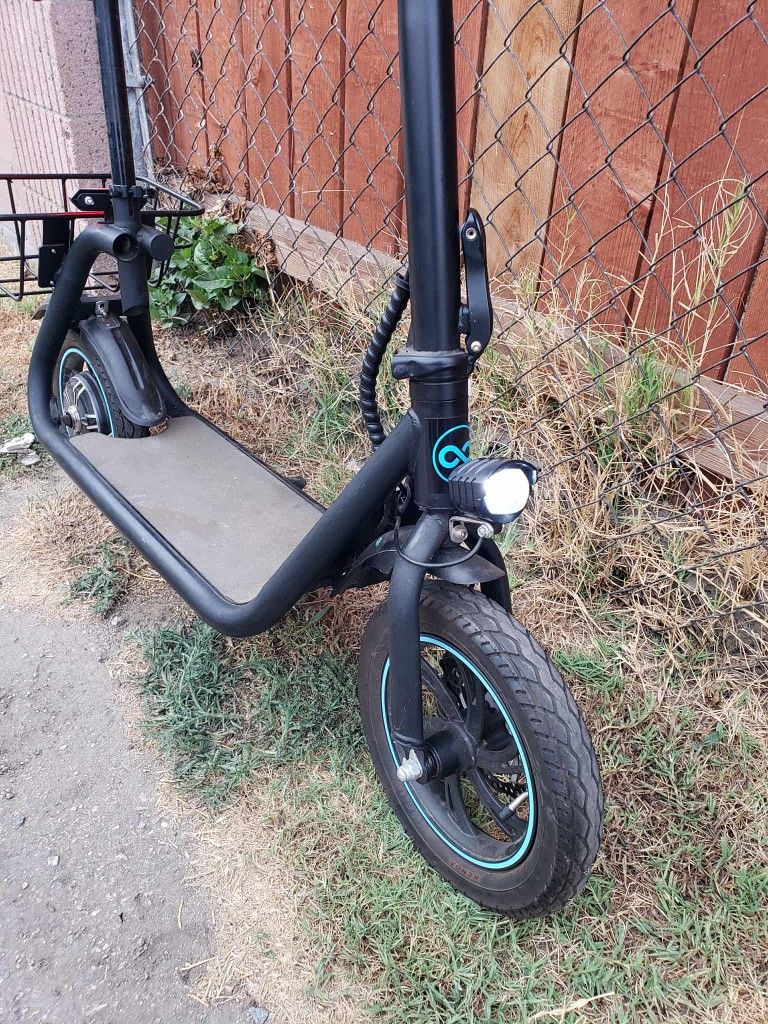 $240! The Lowest For Thsi New 0055 Miles On Dash. Electric scooter E-scooter Ebike with seat. 17mph 30miles. I don't sell to crackheads. Firm price. $
