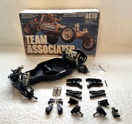 Vintage Team Associated RC10 Team Car (Early 1990s) –  Black Tub Chassis Worlds