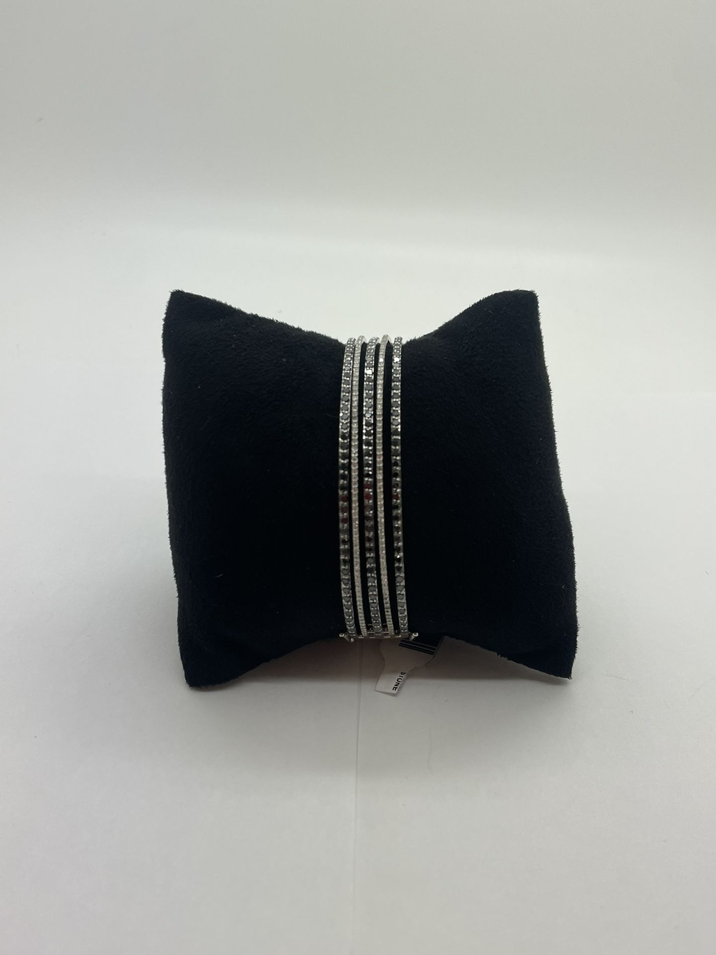 LADIES BRACELET 14KWG WITH DIAMONDS