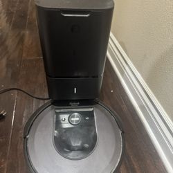Roomba I7+