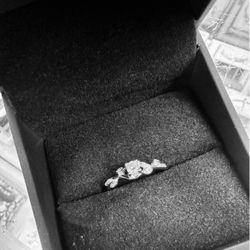 10k White Gold Engagement Ring 