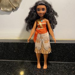 Disney Princess Singing Moana 11” Doll—Press necklace to play "How Far I'll Go" 