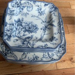 5 Dinner plates , 4 Large saucers 