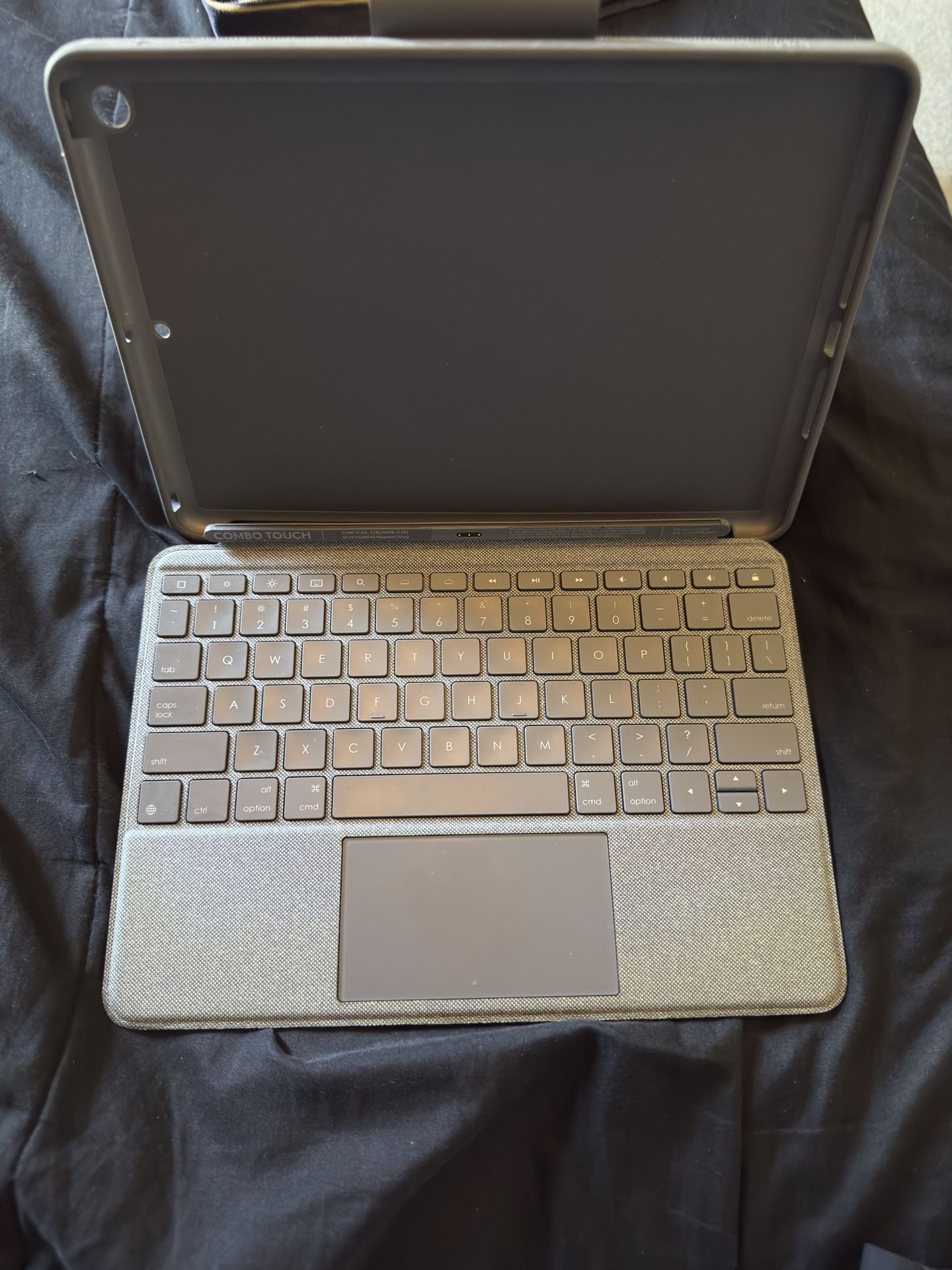 Logitech iPad Keyboard Case 7 / 8 Generation