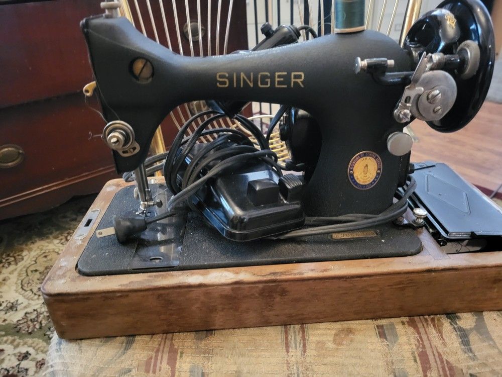 Vintage Sewing Machine 