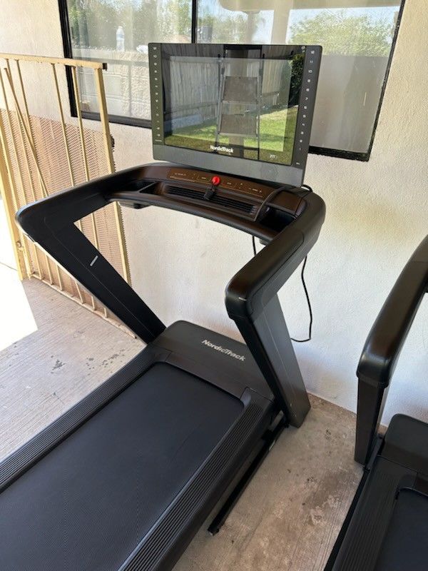Commercial Nordictrack Treadmill 2450