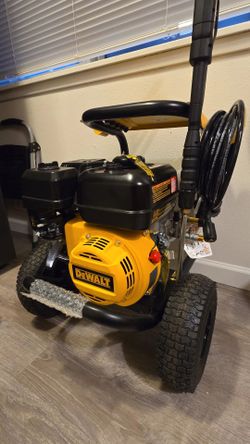 DeWalt 3300 PSI 2.4 GPM Gas Pressure Washer
