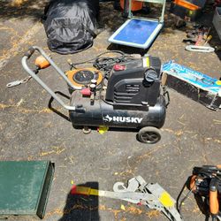 husky 8 gallon air compressor 100$ obo