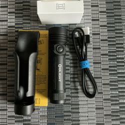 New OLight Seeker 4 Pro 