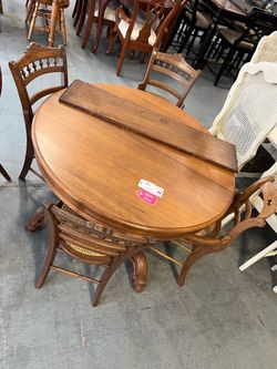 Antique wood round dining table and chairs (in store)