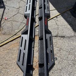 Chevy Colorado 15-23 Off road style textured running boards Extended CAB  Chevy Colorado 15-23 Estribos texturizados estilo todoterreno CAB extendida