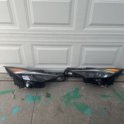 Hyundai Elantra Right headlight