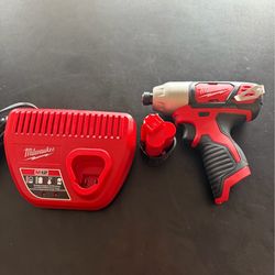 M12 12V Lithium-Ion Cordless 1/4 in. Impact Driver Kit W/(1) 1.5Ah Batterie and Charger