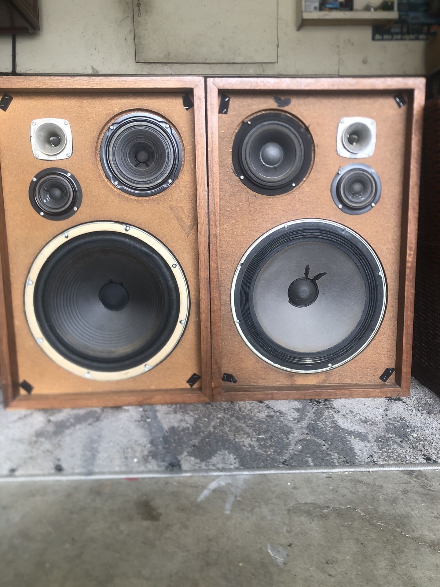 Johnzer Medallion Mark lV Vintage Speakers From The 60s