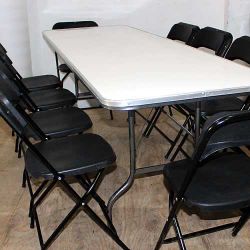 Mesas y sillas para eventos de renta