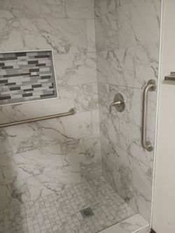Tile Y Porcelana Showers y pisos