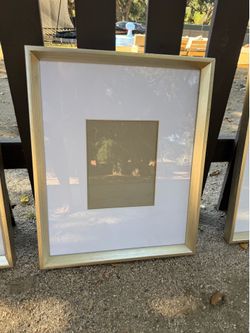 Curb 🚨: 3 Modern Gold Picture Frames with White Mats – Like New