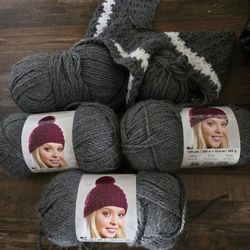 Gray Bulky Arcrylic Yarn Lot