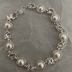 Avon jewelry Pearly Sparkly Bracelet 