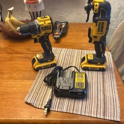 Combo Dewtal De 30 Volts 