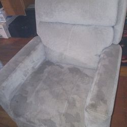 2 Matching Electric Reclining Chairs 