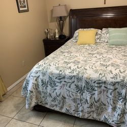 Queen Bedroom Set: Bed, Dresser, & Nightstand 