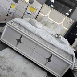 ✨️ King, Cal King, Queen Bed Frame ✨️ Furniture Sectionals, Bedrooms, Dining Avail