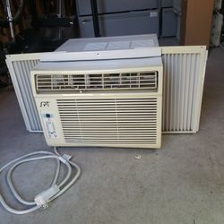 Window A/C Unit (Large, Powerful and Plenty Cold!)