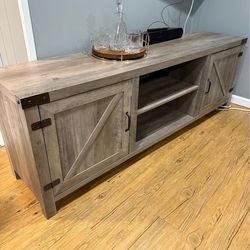 TV Stand / Media Console – Gray Wash
