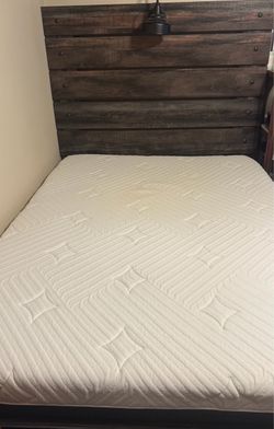 Full Size Bed w Tempur-pedic mattress