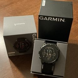 Garmin fenix 8 Sapphire AMOLED GPS Smartwatch Carbon Gray Titanium