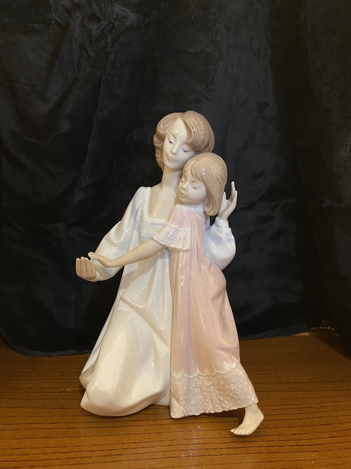 Lladro Good Night Figurine 05449