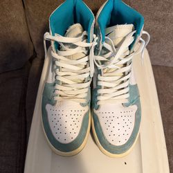 Air Jordan 1 Retro High Turbo Green Sneakers Size 11