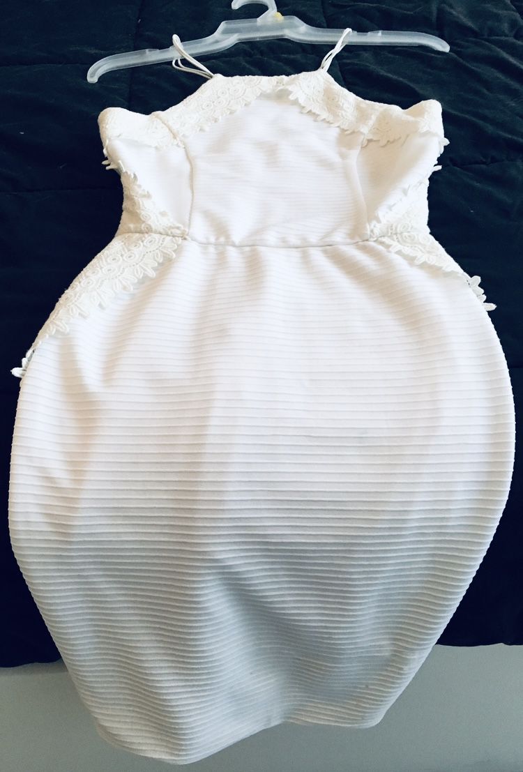 Gorgeous Soft White Linen & Lace Curvey Graduation/Dinner Dress