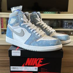Nike Air Jordan 1s Hyper Royal 