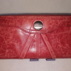 Kenneth Cole Reaction Button Women's Leather Wallet 