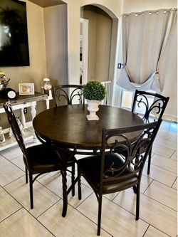 Signature design by Ashley casual Dining table 4 chairs