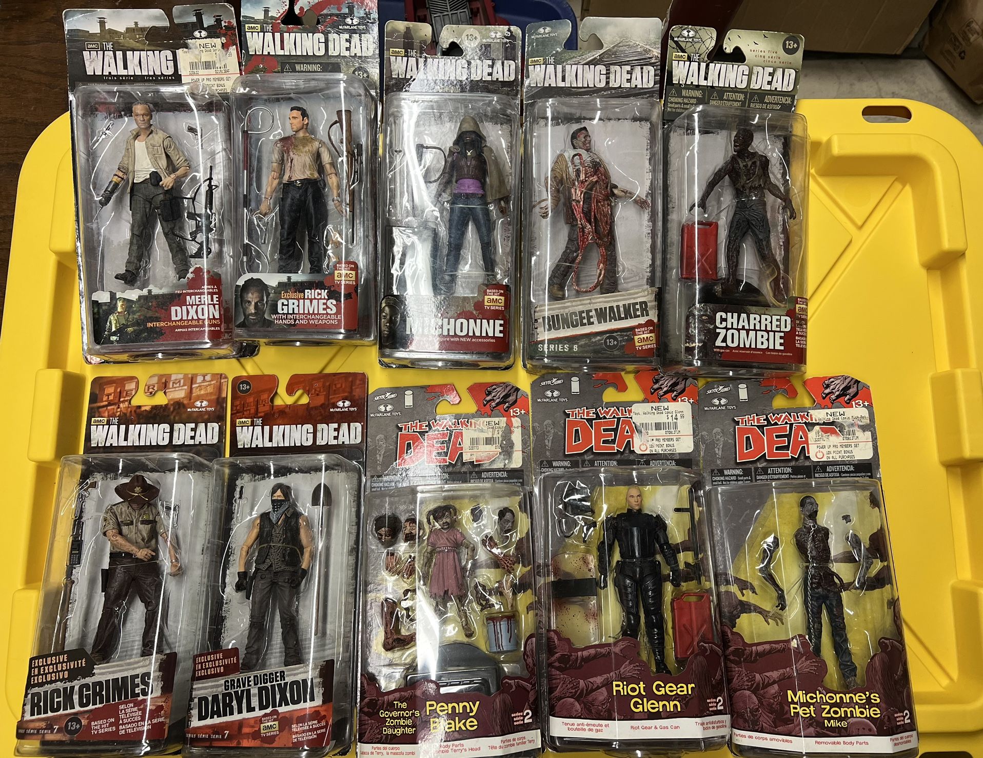 10 Walking Dead Action Figures