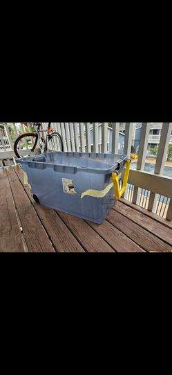 HDX  160 Qt. Latching Storage Box with Wheels $25.00